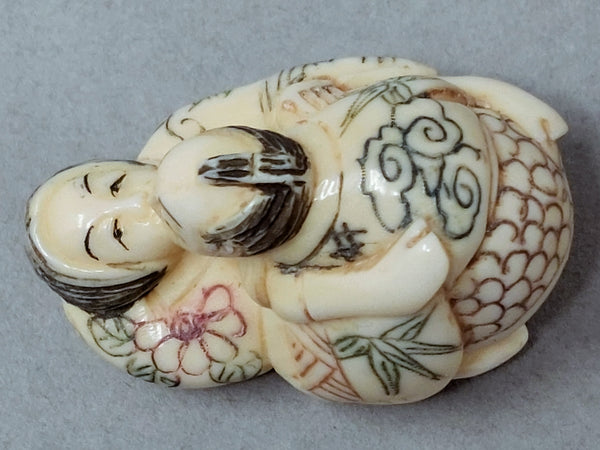 Small Polychrome Resin Netsuke Carved Shunga erotic Figurine Erotic Art Signed